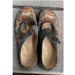 Rieker Clogs 37 Embroidered Slip On Closed‎ Toe Comfort US 6,5